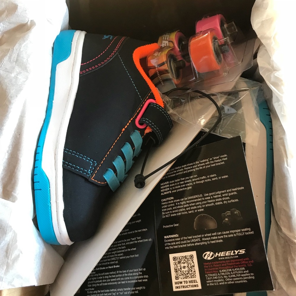 Heelys Authentic Wheeled Shoe 12 Y - Picture 7 of 8